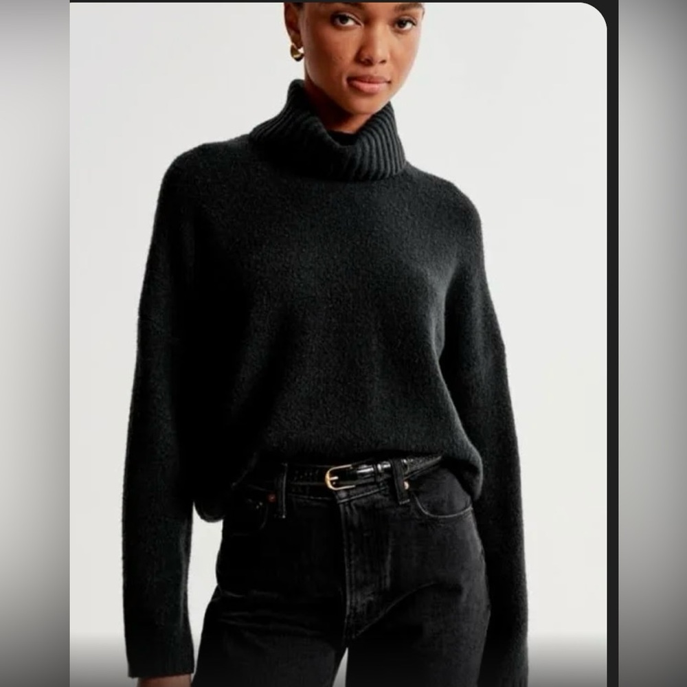 Abercrombie Wedge Turtleneck Sweater, Size XS